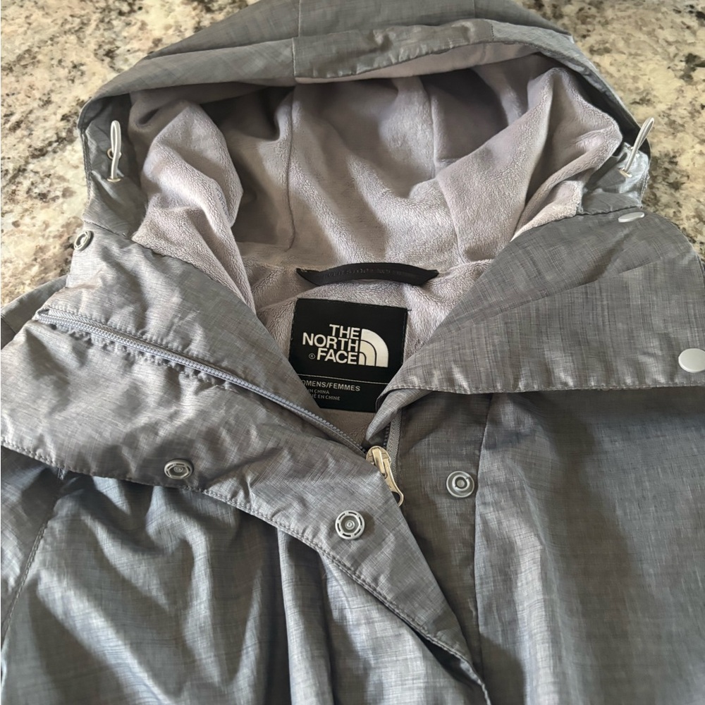The Northface lightweight gray jacket - image 3